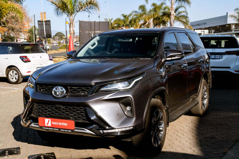 TOYOTA  FORTUNER 2.4GD-6 R/B A/T, image 2