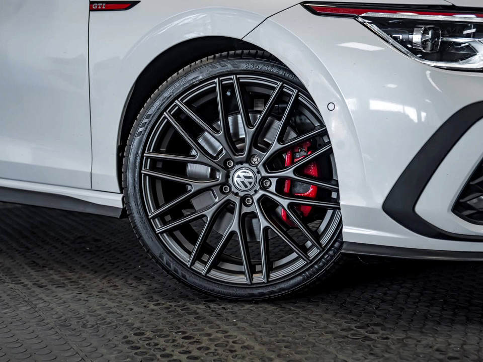 Volkswagen Golf 8 GTi  2.0 TSI DSG, image 2