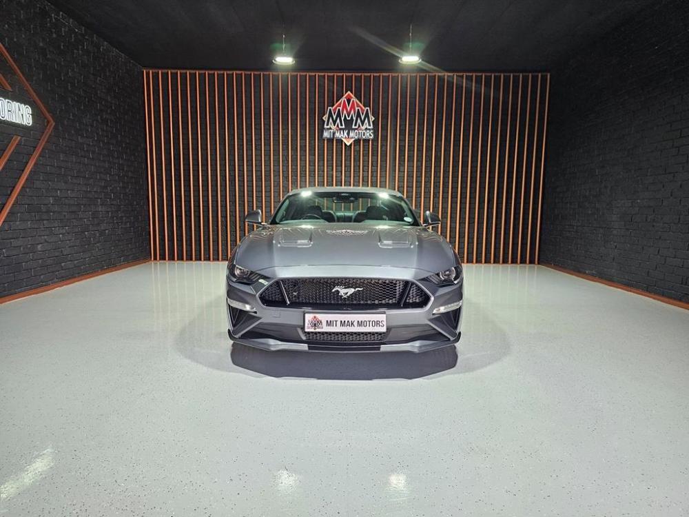 Ford Mustang 5.0 GT Fastback, image 2