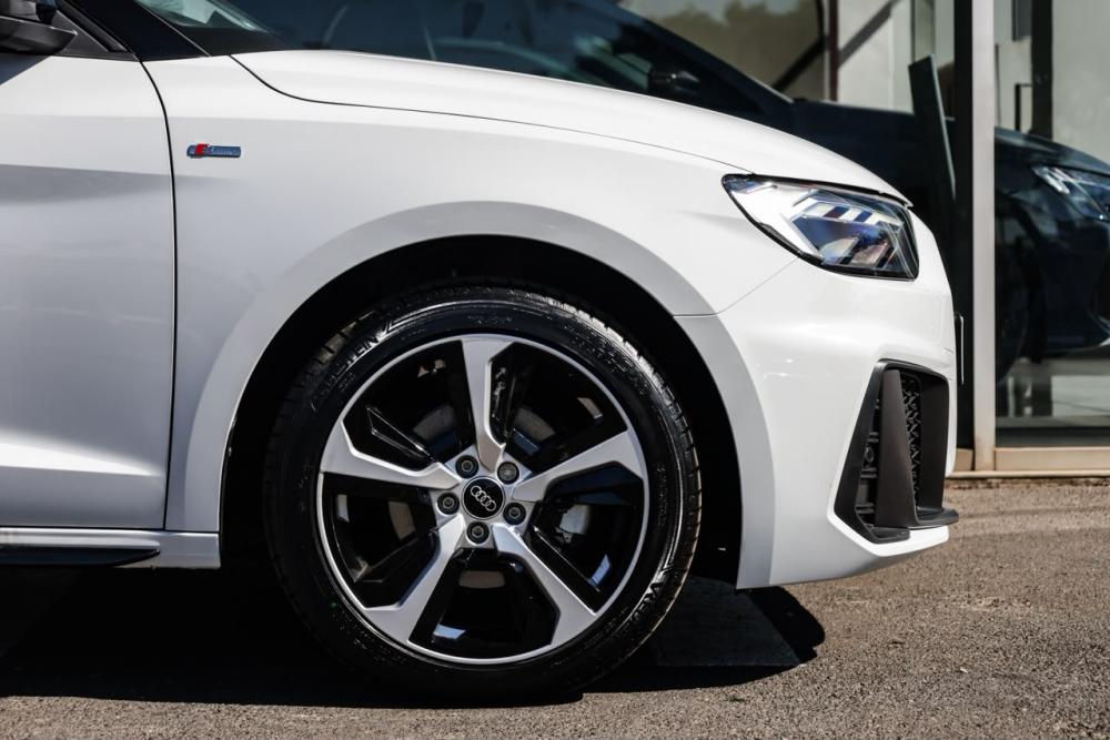AUDI A1 SPORTBACK 1.0 TFSI S-LINE S TRONIC (30 TFSI), image 2