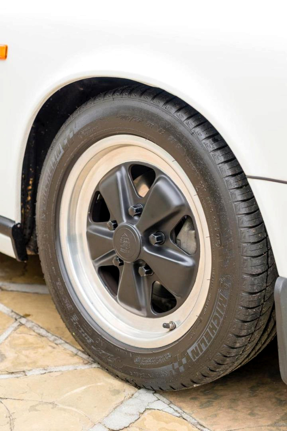 PORSCHE 911 CARRERA COUPE