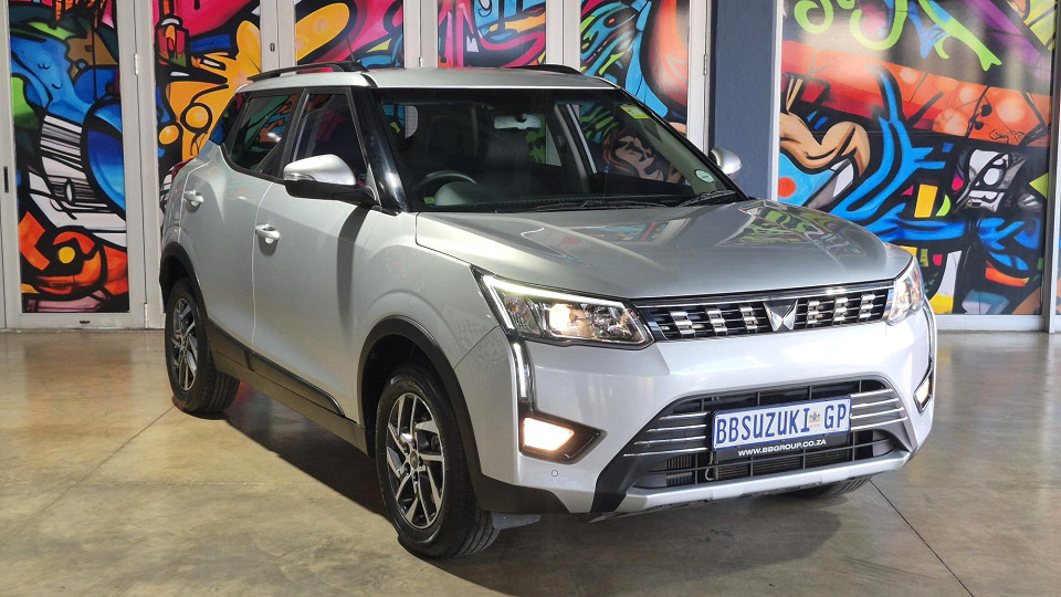 MAHINDRA XUV300 1.2T (W8), image 1