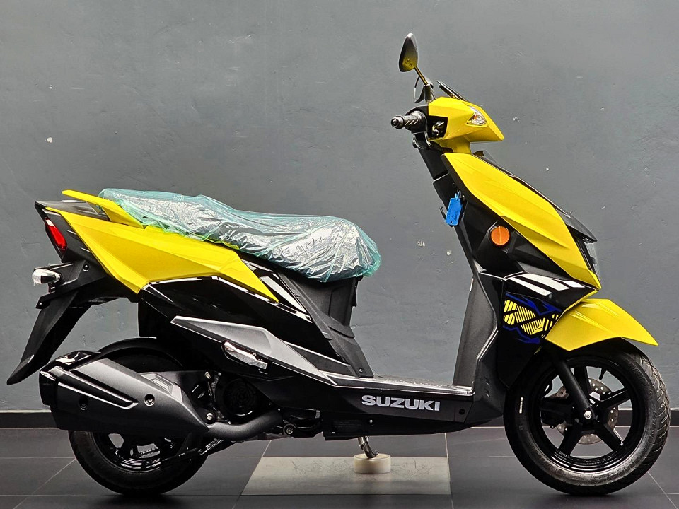 SUZUKI Avenis, image 2